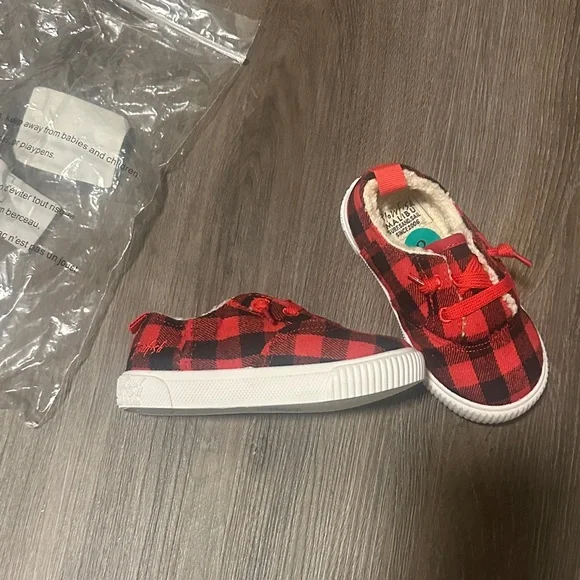 Red and Black Plaid Toddler Shoes size 8 - Picture 2 of 3
